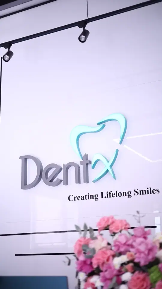 Stomatoloji klinikada müalicə prosesinin peşəkar video kontenti